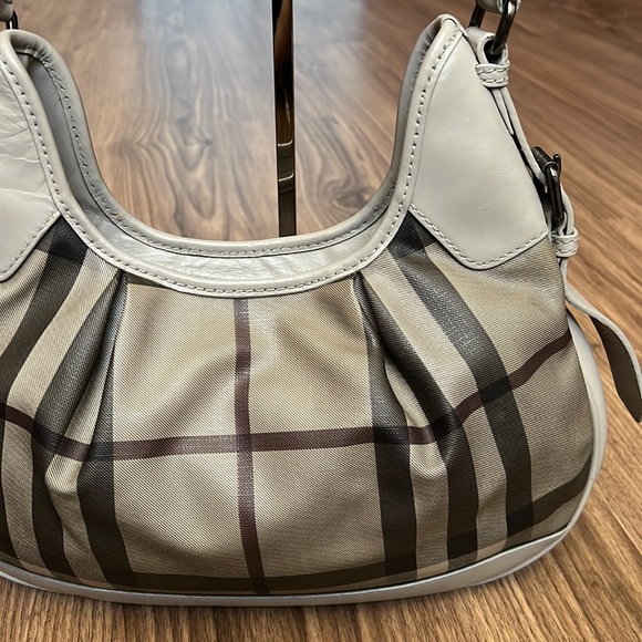A40- π― % authentic Burberry shoulder bag - Picture 9 of 16